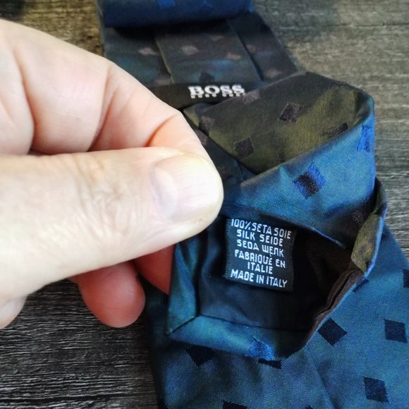 Pair of Hugo Boss Italian silk neckties - Picture 6 of 7